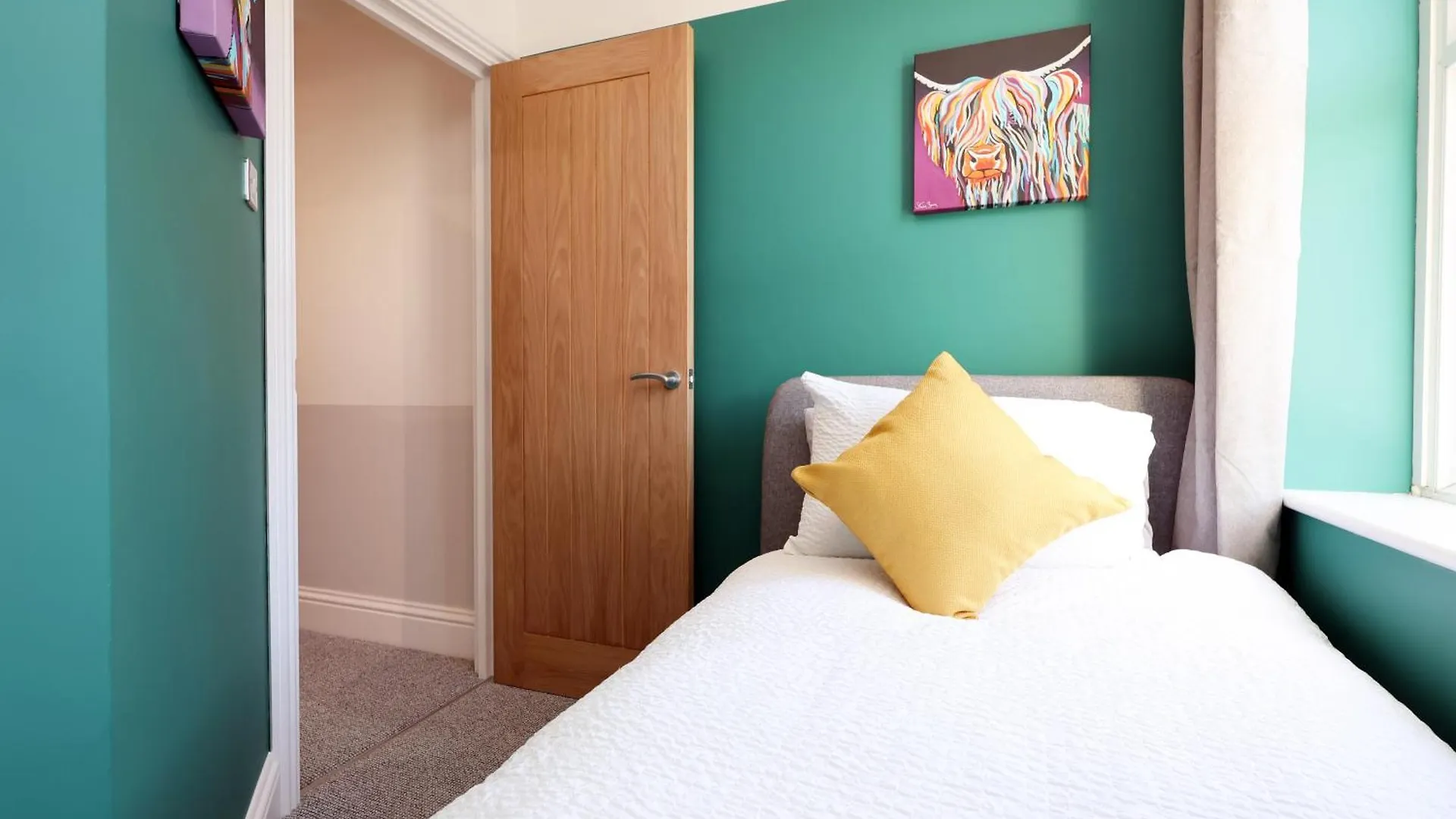 Cwmdare House - Home Near Cardiff City Centre